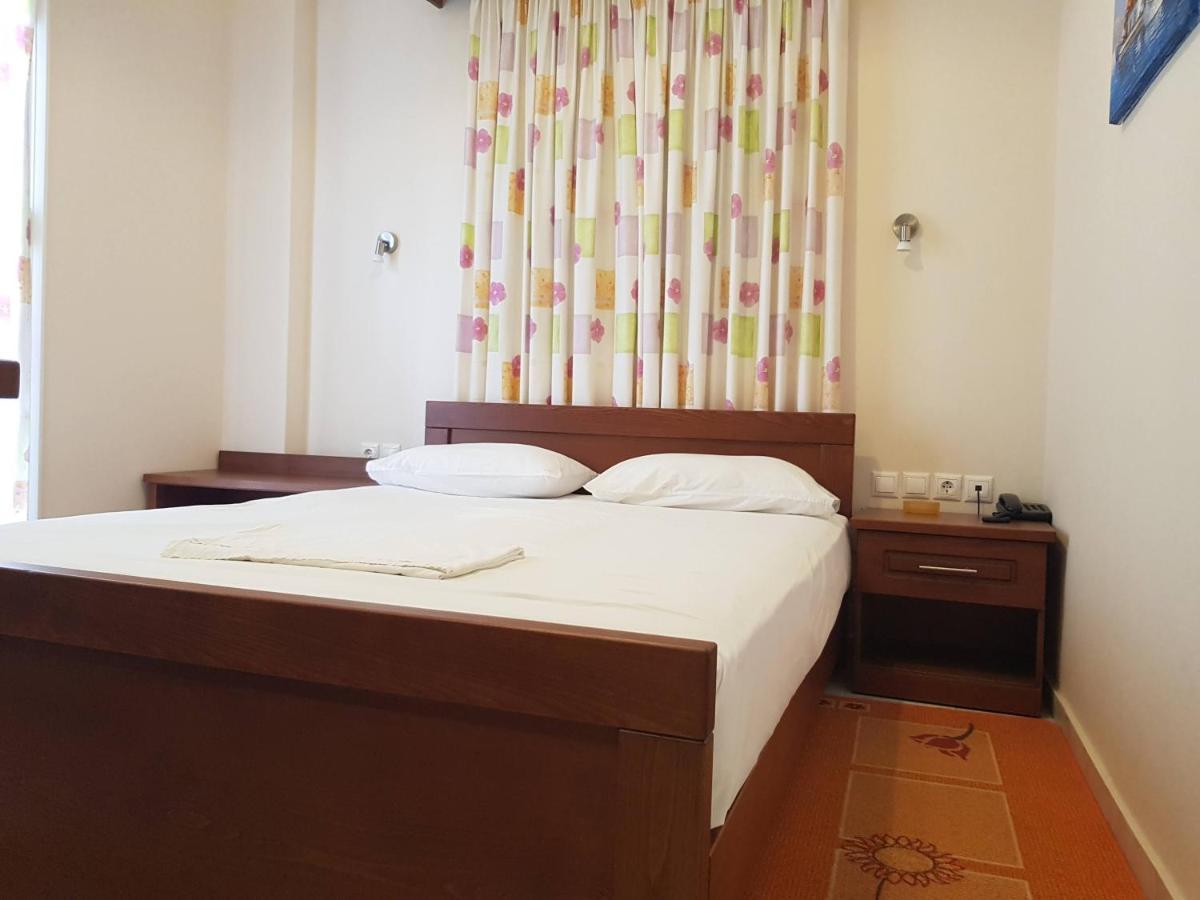 Hotel Ionion Kastro-Kyllini Buitenkant foto