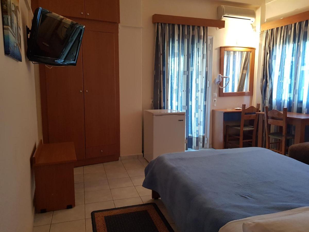 Hotel Ionion Kastro-Kyllini Buitenkant foto